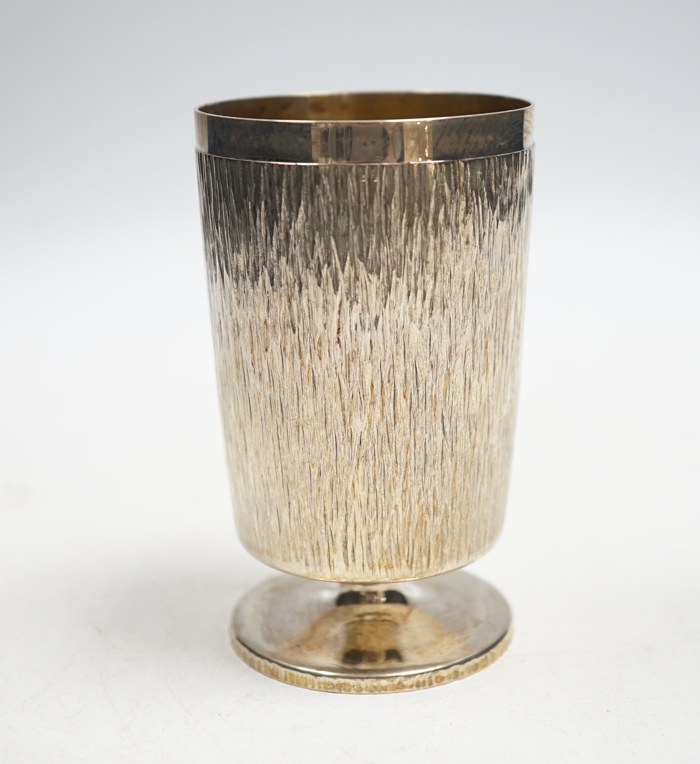 An Elizabeth II bark finish silver pedestal goblet, by Adrian Gerald Benney, London, 1969, 10.4cm, 7.3oz.